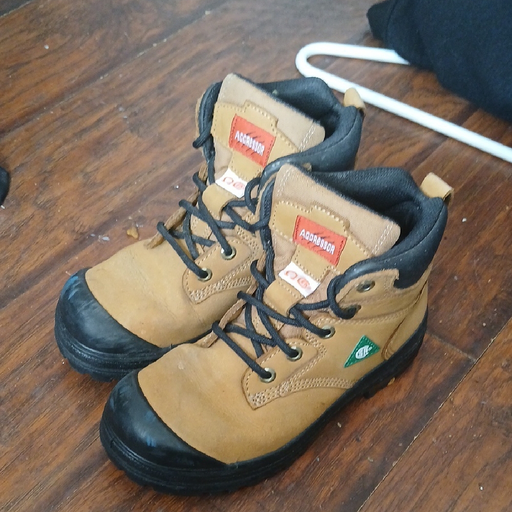 Aggressor Tan and Black Work Boots Size 7 Womens Steel Toes